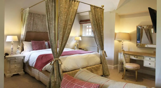 Полулюкс The Five Arrows Hotel