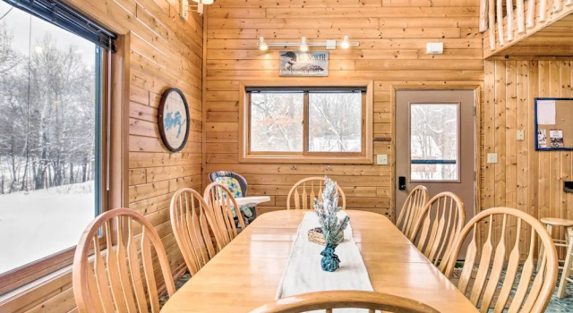 Коттедж Cabin w/ Fireplace < 1 Mile to Lakes + Golf