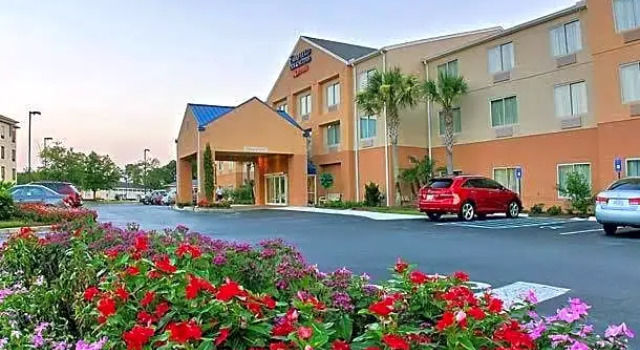 Люкс Fairfield Inn Suites Brunswick