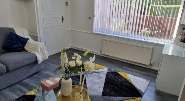 Modern 2-Bed Home - Private Garden Parking & WiFi, Забронировать Отель Отели Лидса 3 звезды, рядом с Рынок Leeds Kirkgate, 3*