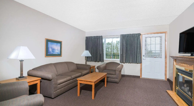 Четырёхместный номер Standard Baymont by Wyndham Baxter/Brainerd Area