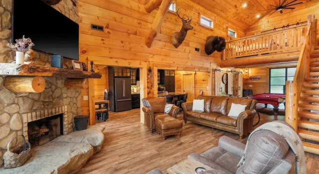 Buffalo Lodge - Stay for 8, Забронировать Дом для отпуска Отели Table Rock Lake с парковкой, Парковка