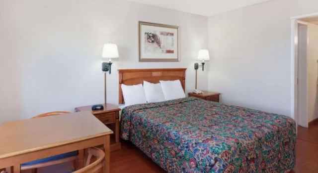 Люкс Deluxe Days Inn and Suites Palmdale
