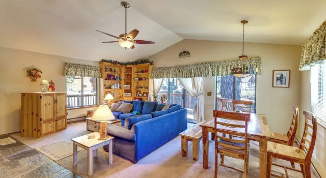 Коттедж Quiet Truckee Retreat w/ Deck, 5 Mi to Donner Lake