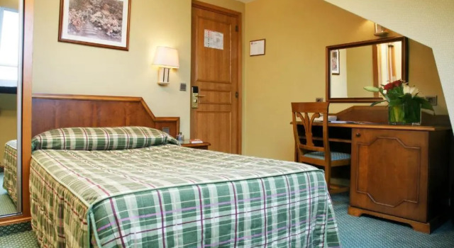 Одноместный номер Standard Hotel Meslay Republique