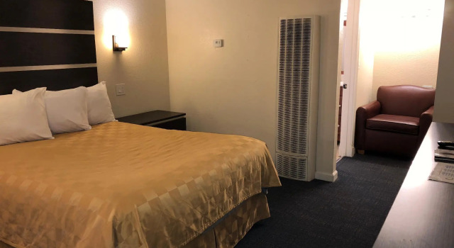 Номер Deluxe Cedar Inn & Suites