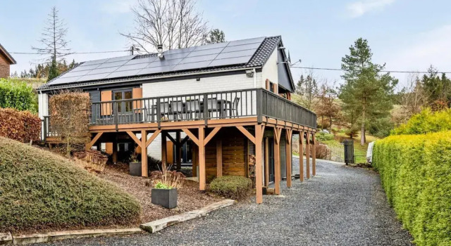 Шале Elegant Chalet in Manhay With Sauna