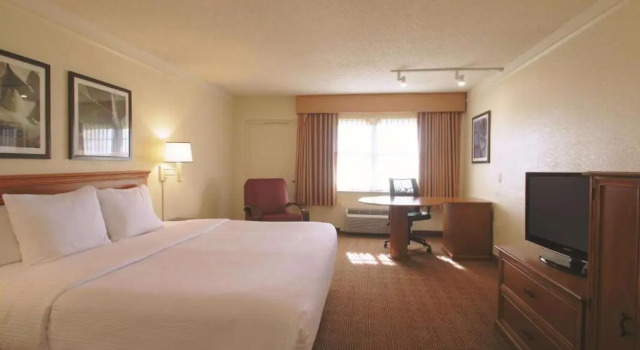 Номер Standard La Quinta by Wyndham Coral Springs University Dr
