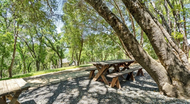 The Gathering Place - 2-Level Home with Game Room by Yosemite Region Resorts, Buchen Sie Hotel Pine Mountain Lake USA