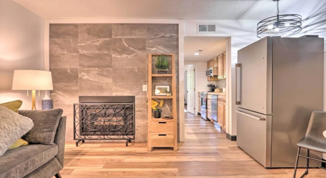 Апартаменты Walk Downtown! Gatlinburg Condo w/ Patio & Pool
