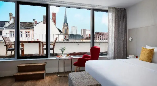 Двухместный номер Deluxe с балконом Avani Frankfurt City Hotel
