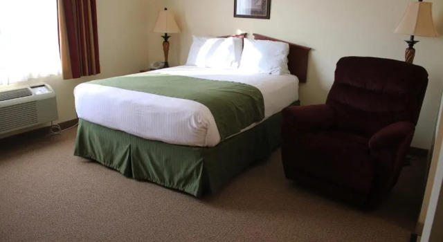 Одноместный номер Standard The Edgewood Hotel and Suites