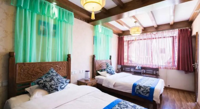 Lijiang Yipin Huaman Inn, Забронировать Отель Лицзян Юньнань, рядом с Улица Сквер-стрит Древнего города Даянь