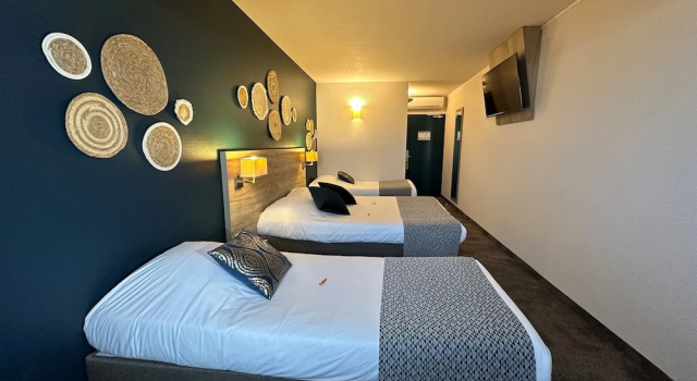 Четырёхместный номер Standard Brit Hotel Saumur