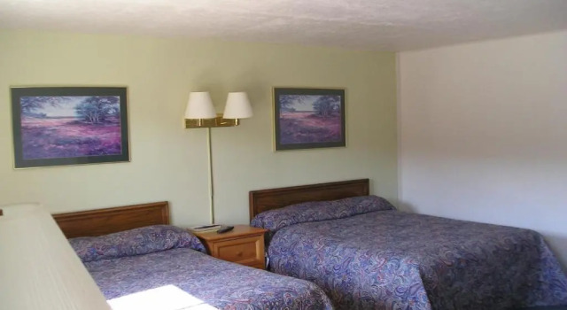 Четырёхместный номер Deluxe Yellowstone Country Inn