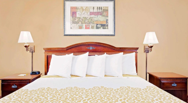 Двухместный номер Standard Days Inn by Wyndham Paris