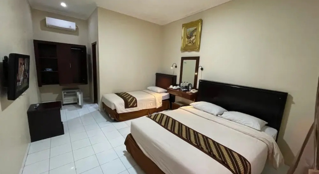 Трёхместный семейный номер Standard Grand Malioboro Hotel Yogyakarta