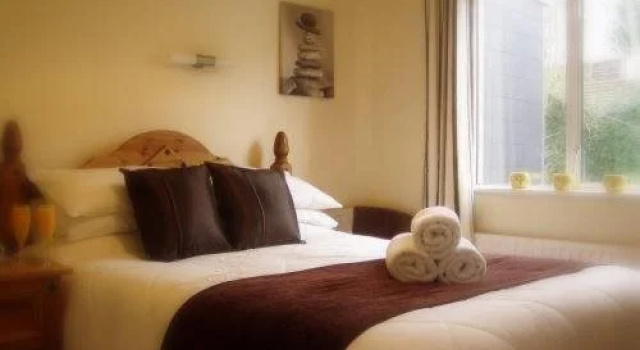 Tierney's Guesthouse, Book Hotel Kinsale 