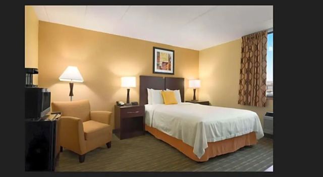 Люкс Days Hotel by Wyndham University Ave SE