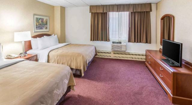 Четырёхместный люкс Quality Inn & Suites Green Bay Downtown