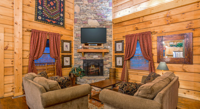 McCormack's Mill Custom Cabin with Hot Tub Resort Pool Arcade Games and 2 Miles from The Island