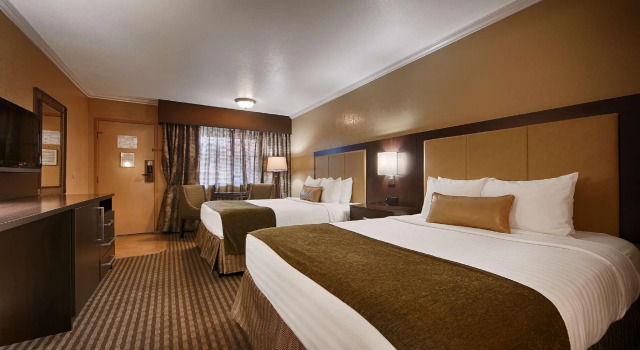 Четырёхместный номер Standard Royal Sun Hotel & Suites