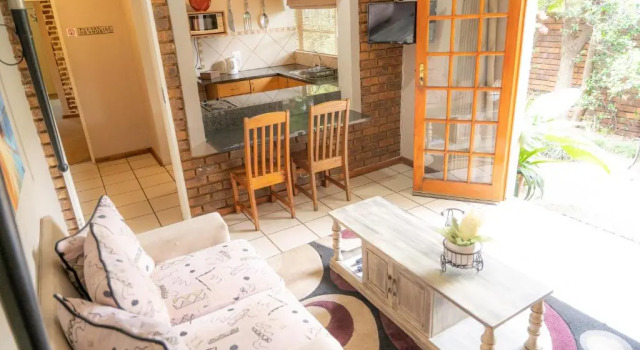 Бунгало Superior Landa Guesthouse & self catering