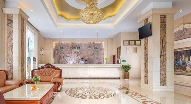 Vienna Hotel Longgang Nanlian Shenzhen, Rezerwuj Hotel Hotele w Shenzhen z parkingiem, Parking