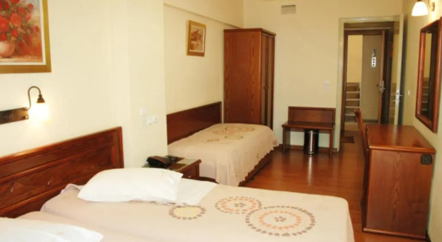 Трёхместный номер Omiros Hotel