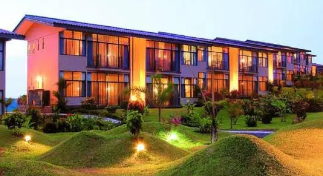 Четырёхместный люкс Hotel Arenal Kioro Suites & Spa