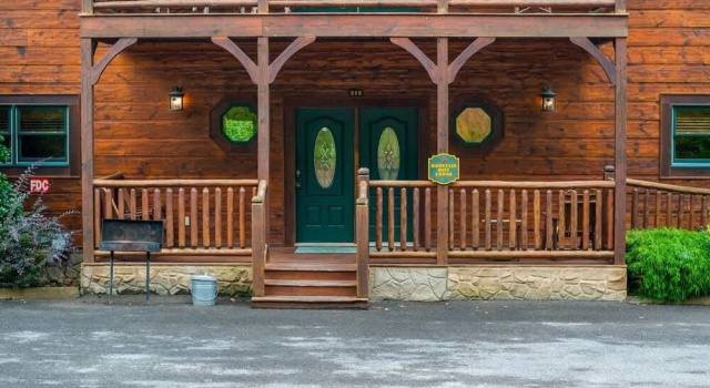 Коттедж Dogwood Grand Cabin Hot tub and Games
