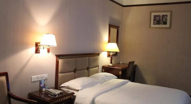 Guofeng Hotel Hongling, Rezerwuj Hotel Hotele w Shenzhen z parkingiem, Parking