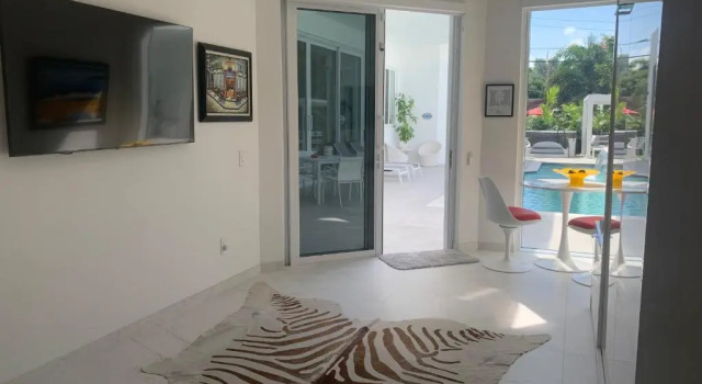 Номер Standard Men only clothing option guesthouse near Wilton Manors