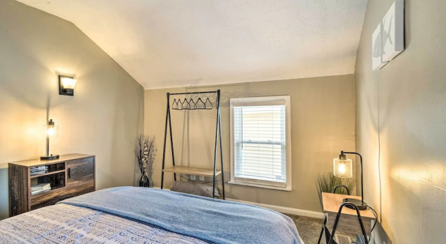 Walk to Parks & Dining: Cozy Canandaigua Home!, Забронировать Отель Канандейгуа Finger Lakes, рядом с Ферма грейнджера и музей карет