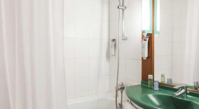 Двухместный номер Standard ibis Douala