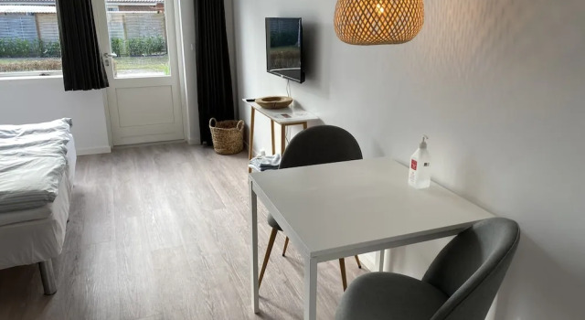 Kirsebærkroen, Boek Hotel Praesto 