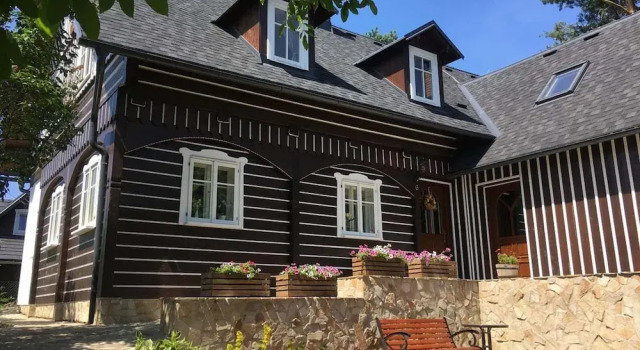Chalet in Liberec Near Ski Resort Jested, Book Chalet Hoteller i Svetla pod Jestedem med parkering, Parkering