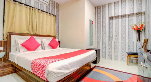 OYO 69852 De Classico Hotel, Забронировать Отель Отели штата Махараштры 3 звезды, 3*