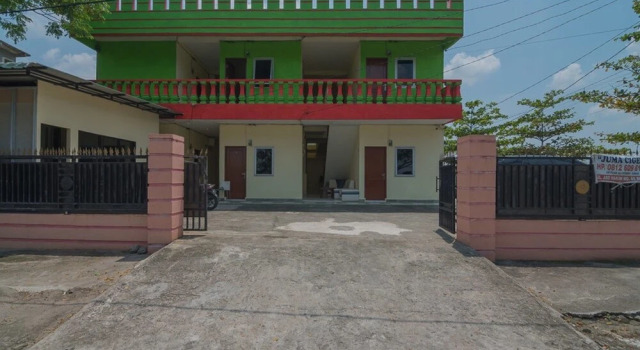 RedDoorz near Politeknik Negeri Medan, Book Guesthouse Medan Sumatra