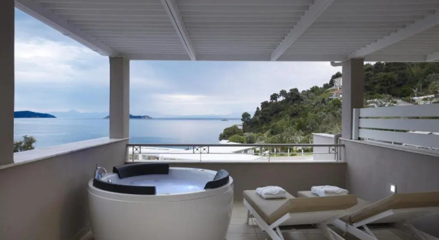 Полулюкс Kassandra Bay Resort, Suites & Spa
