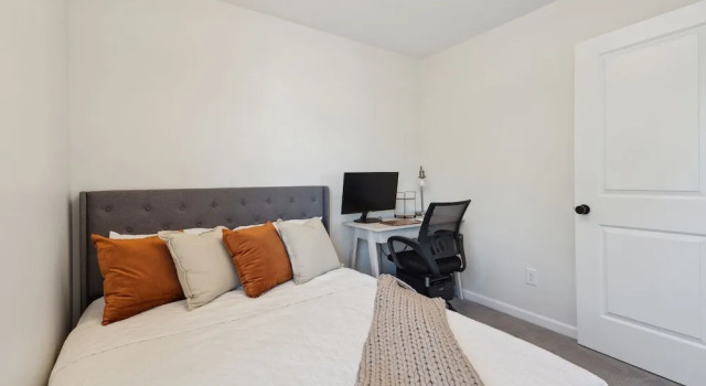 Tranquil Pet Friendly Retreat 3 Bedroom Residence by Estephanie Valdez, Rezervasyon Tatil Evi Columbus Ohio
