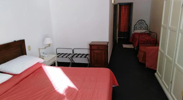 Трёхместный номер Standard Hotel Beau Rivage