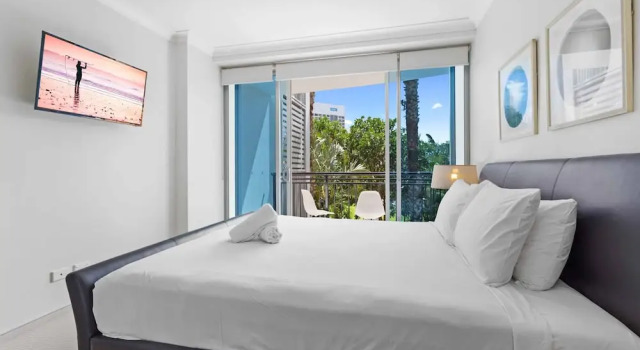 Апартаменты Standard с 2 комнатами с балконом и с видом на сад Chevron Renaissance-Resort Style Living managed by Gold Coast Premium