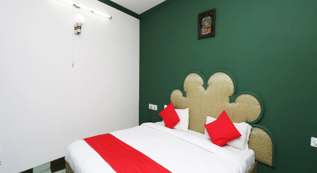 Люкс Standard Collection O 29566 Hotel Mid Town