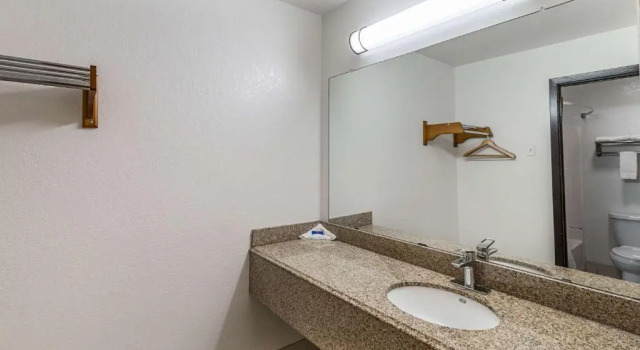 Четырёхместный номер Deluxe Motel 6-Lancaster, TX - DeSoto - Lancaster