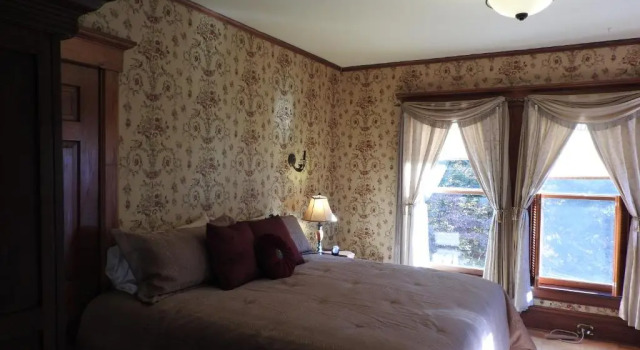 Номер Deluxe Champaign Garden Inn