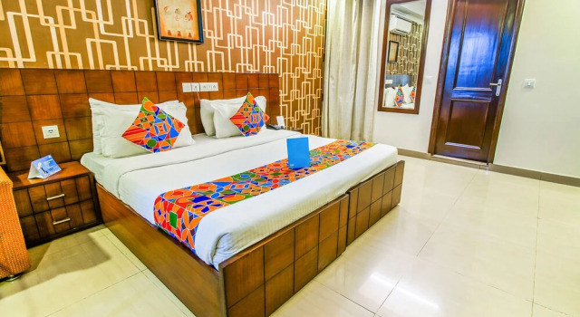 Номер Premium Fabhotel Signature Plaza
