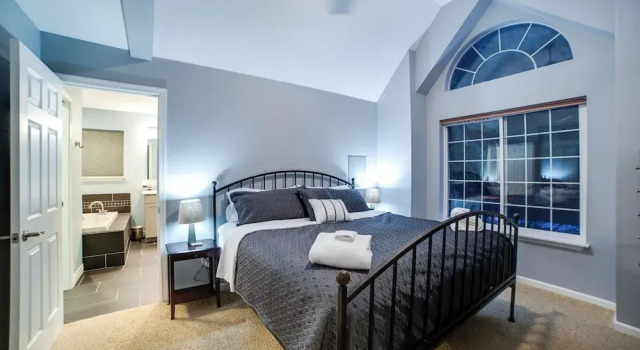 62SL - Hot Tub - WiFi - Fireplace - Pets Ok - Sleeps 6, Buchen Sie Hotel Deming Washington (state)