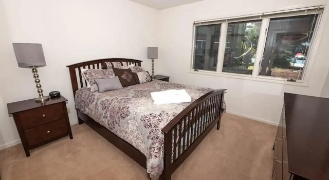 Коттедж с 4 комнатами 1899 Cascade Court 4 Bedroom Home by RedAwning