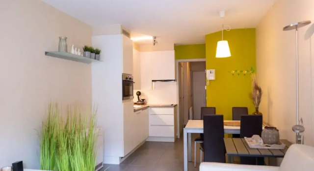 Cosy Apartment With a Terrace, Prenota Appartamento Hotel a Fiandre Occidentali con parcheggio, Parcheggio